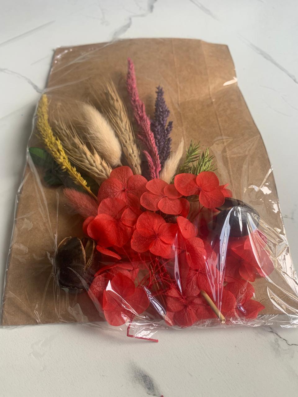 Dry Flower Mix Box – Medium | Hydrangea, Pine Cones, Bunny Tails & More